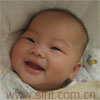 2007.03.09  躺在被窝里很舒服，妈妈说来张照片